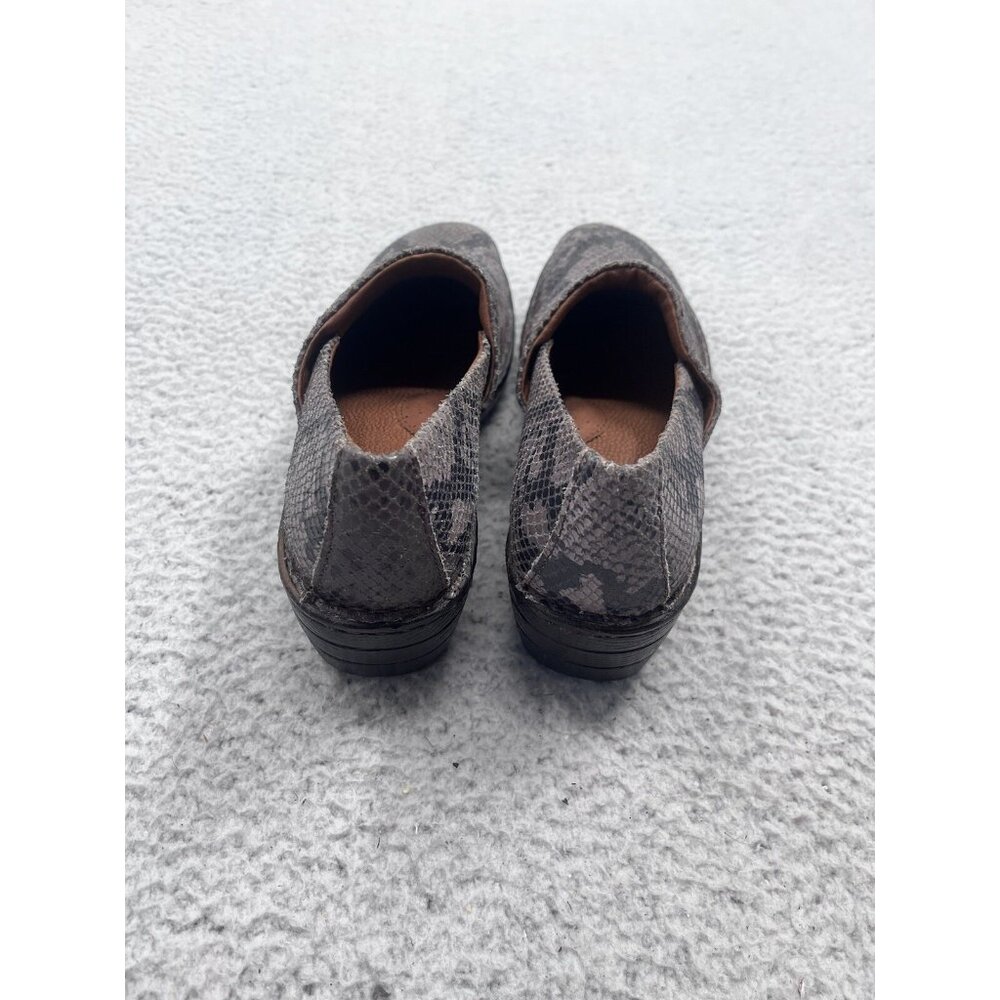 Women's BORN Gray Snakeskin Slip On Comfort Clog Size 8.5 - Picture 4 of 10